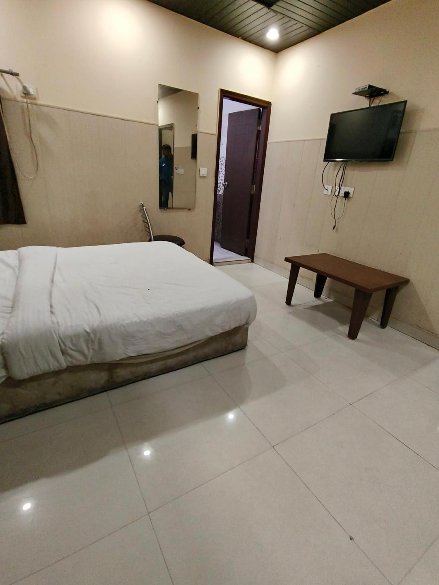 S R Plaza At Delhi Airport Hotel New Delhi Bagian luar foto