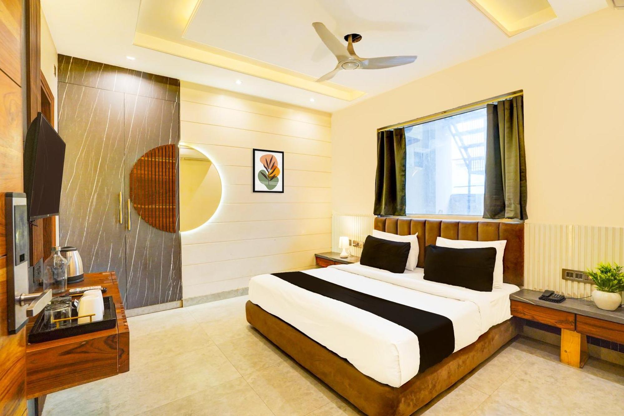S R Plaza At Delhi Airport Hotel New Delhi Bagian luar foto