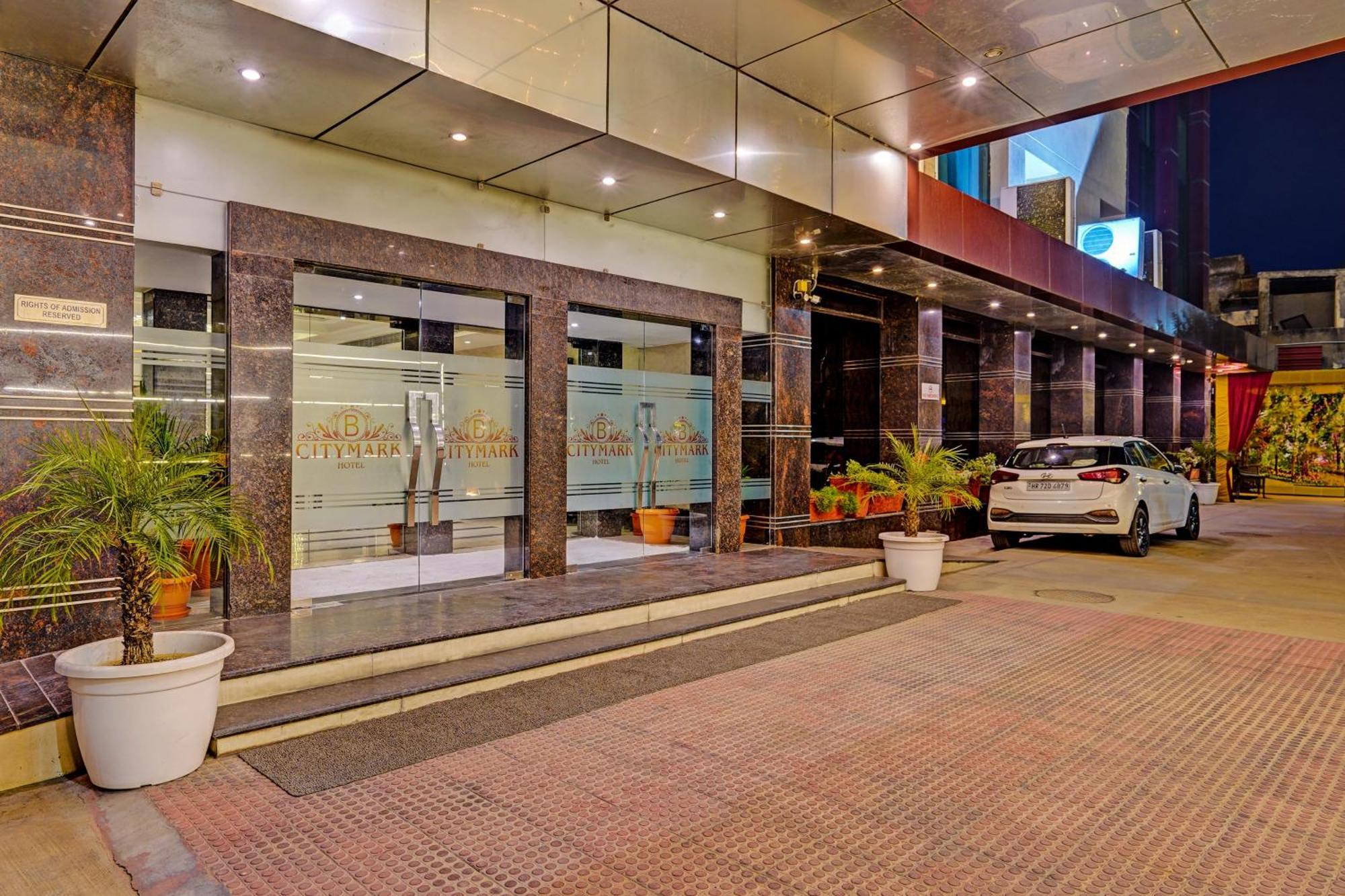 S R Plaza At Delhi Airport Hotel New Delhi Bagian luar foto